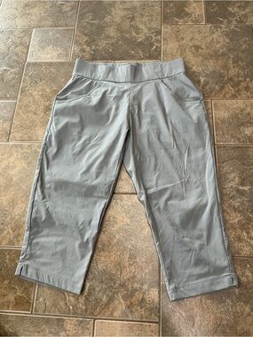 Columbia Light Gray Capri Pants